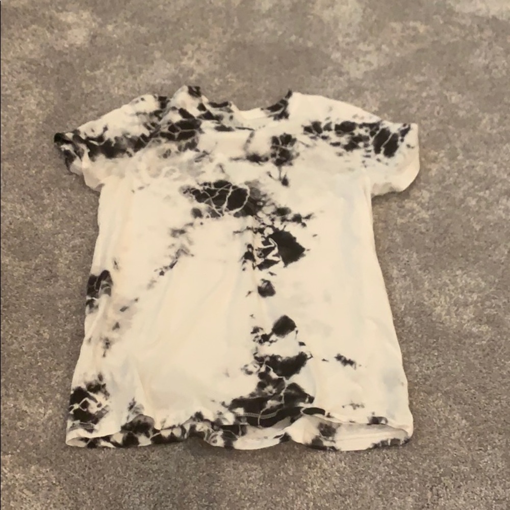 black and white tie-dye shirt!!!!